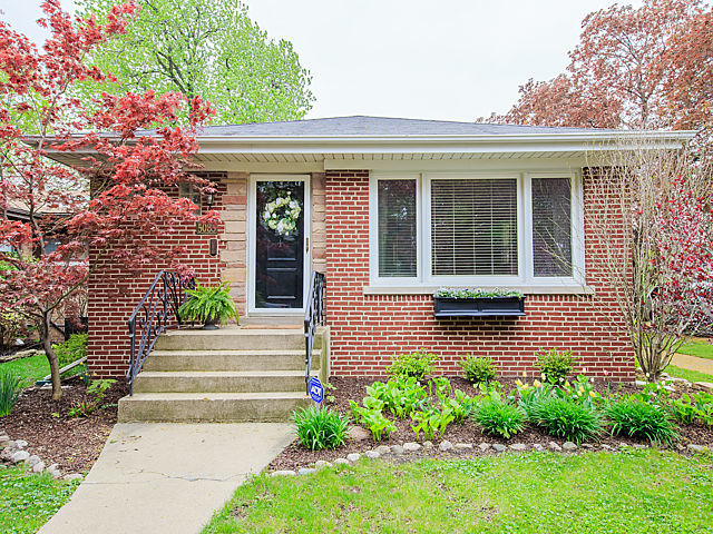 5713 N Rogers Ave