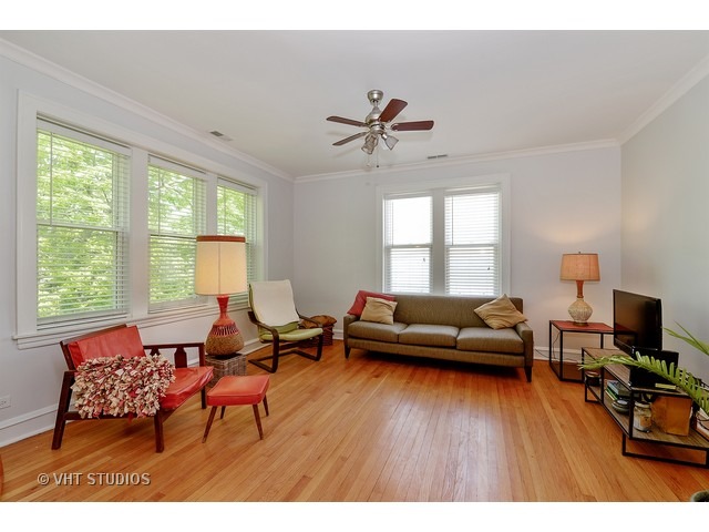 For Sale: 4704 N Kasson Ave #APT 3 Chicago, IL 60630