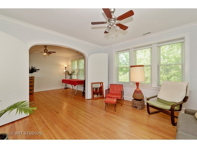 For Sale: 4704 N Kasson Ave #APT 3 Chicago, IL 60630