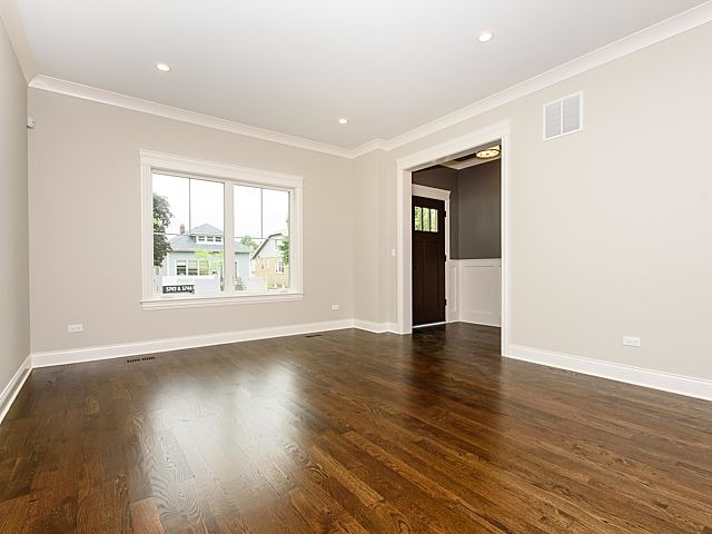 For Sale: 5744 W Ainslie St Chicago, IL 60630