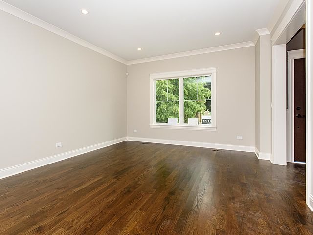 For Sale: 5744 W Ainslie St Chicago, IL 60630