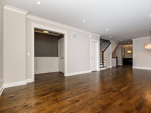 For Sale: 5744 W Ainslie St Chicago, IL 60630