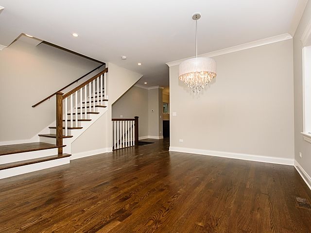 For Sale: 5744 W Ainslie St Chicago, IL 60630