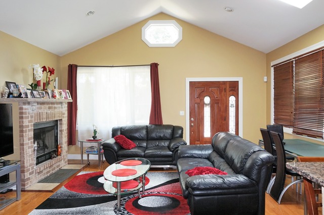 For Sale: 3910 N Pioneer Ave Chicago, IL 60634