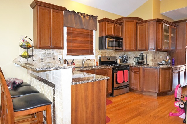 For Sale: 3910 N Pioneer Ave Chicago, IL 60634
