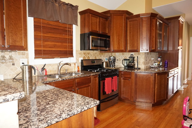 For Sale: 3910 N Pioneer Ave Chicago, IL 60634