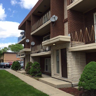 For Sale: 6912 W 65th St #APT 4 Chicago, IL 60638