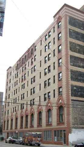 1039 W Lawrence Ave