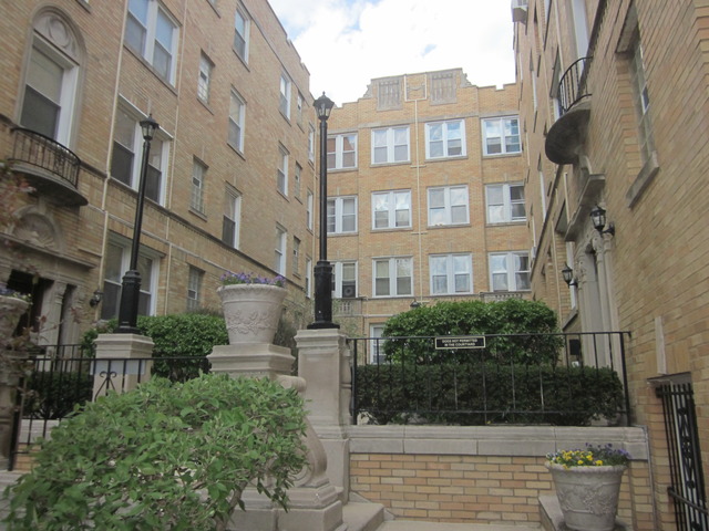 For Sale: 842 W Ainslie St #APT HC Chicago, IL 60640