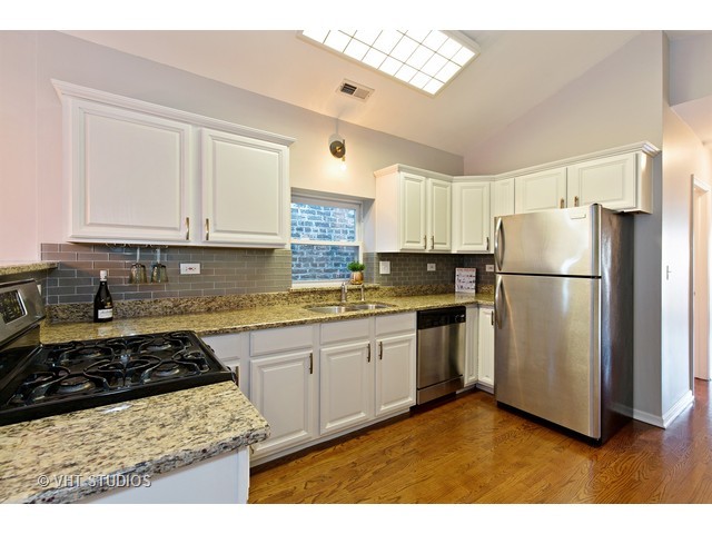 860 W Blackhawk St #304