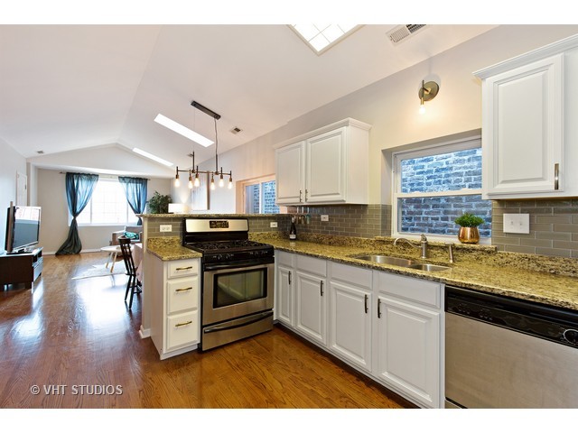 860 W Blackhawk St #304