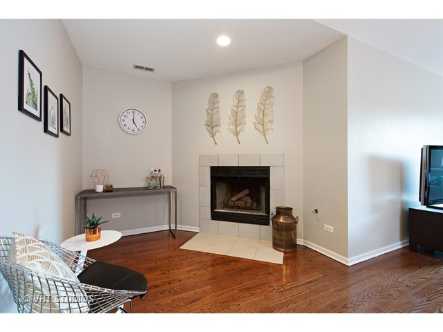 860 W Blackhawk St #304