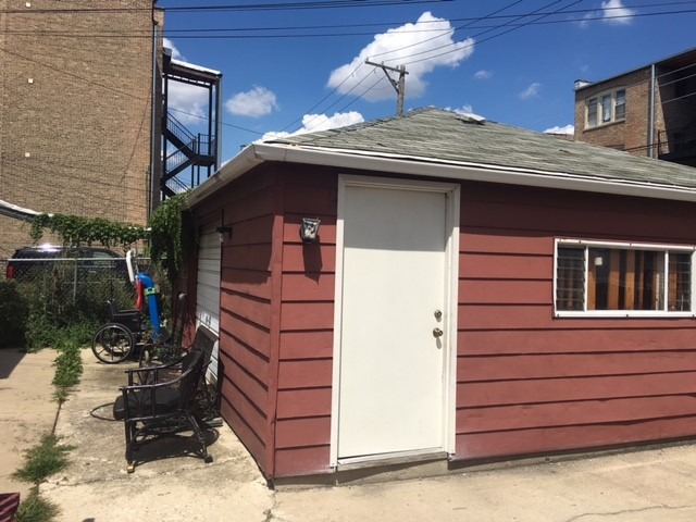31 N Austin Blvd