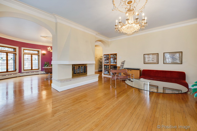 3057 W Fargo Ave