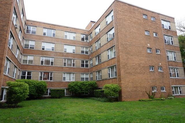 For Sale: 2424 W Estes Ave #APT 2E Chicago, IL 60645