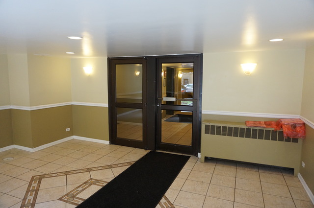 For Sale: 2424 W Estes Ave #APT 2E Chicago, IL 60645