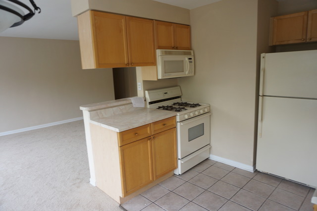 For Sale: 2424 W Estes Ave #APT 2E Chicago, IL 60645