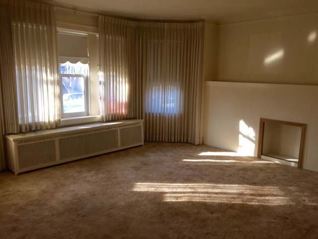 For Sale: 6641 N Washtenaw Ave Chicago, IL 60645