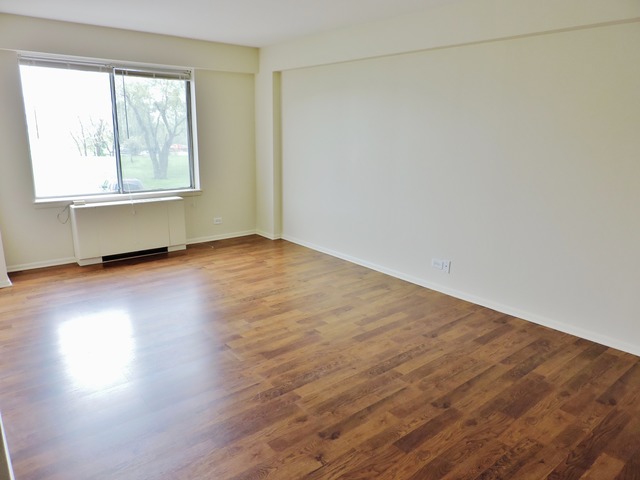 For Sale: 6833 N Kedzie Ave #208 Chicago, IL 60645