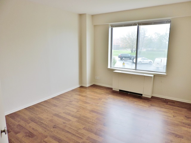 For Sale: 6833 N Kedzie Ave #208 Chicago, IL 60645