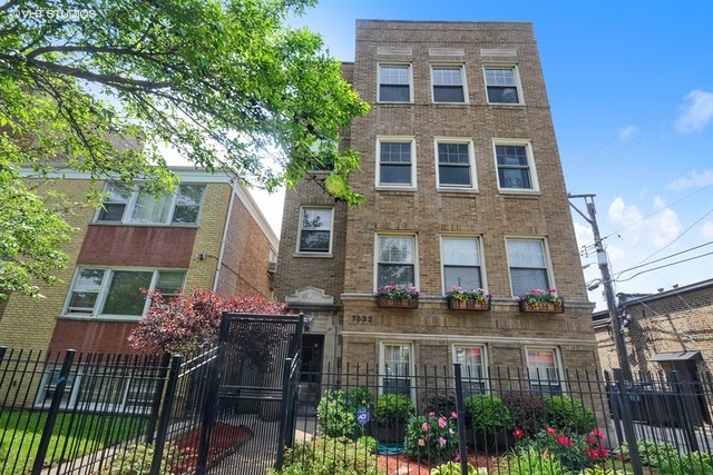For Sale: 7532 N Damen Ave #4 Chicago, IL 60645