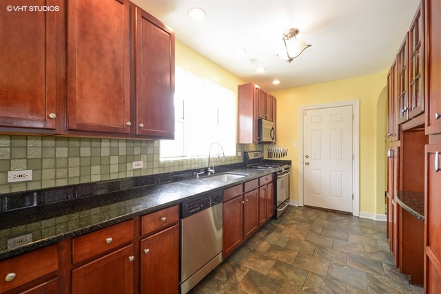 For Sale: 7532 N Damen Ave #4 Chicago, IL 60645