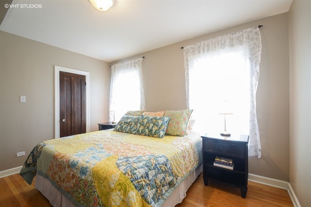 For Sale: 7532 N Damen Ave #4 Chicago, IL 60645