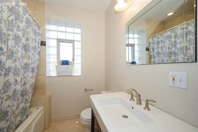 For Sale: 7532 N Damen Ave #4 Chicago, IL 60645