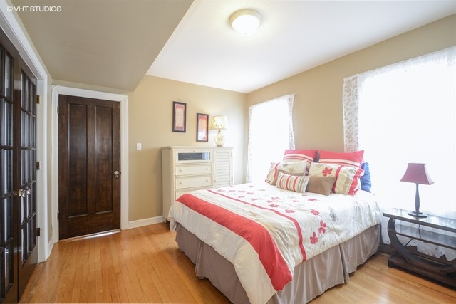 For Sale: 7532 N Damen Ave #4 Chicago, IL 60645