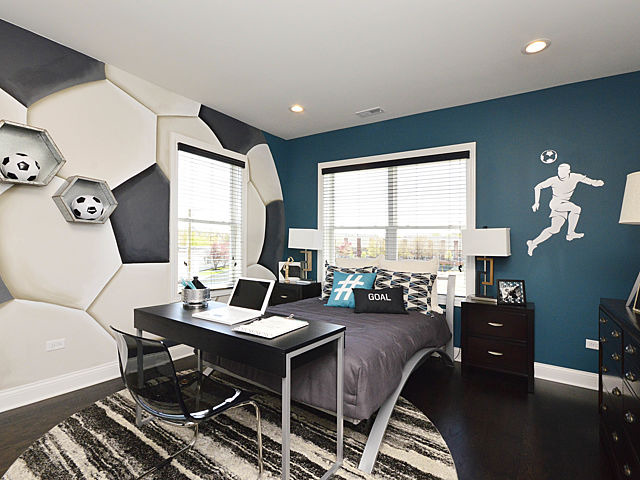 For Sale: 6076 N Sauganash Ave Chicago, IL 60646