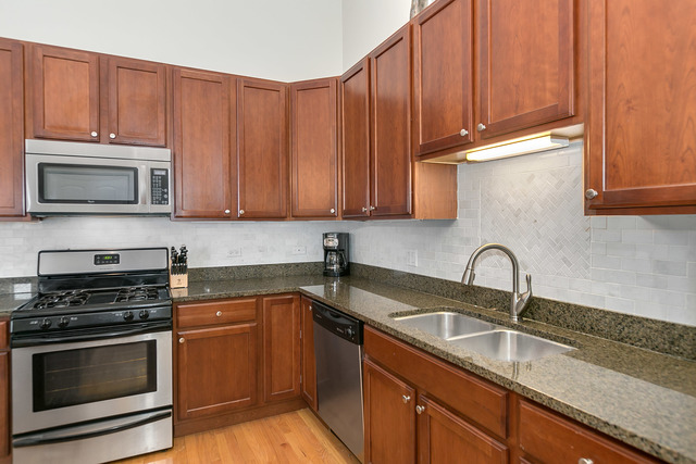 2900 W Shakespeare Ave #4