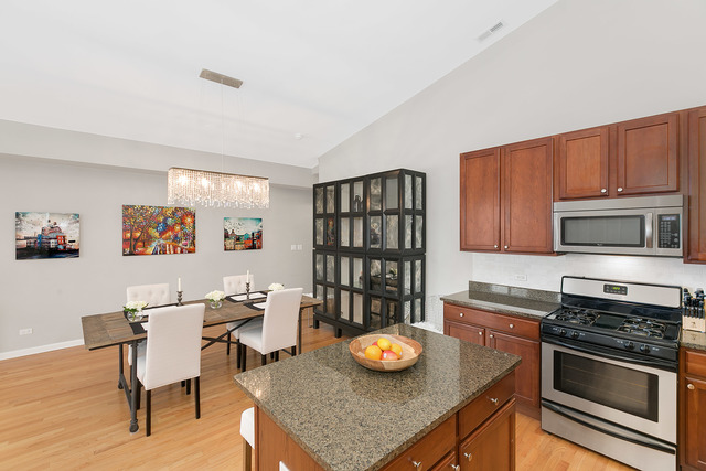 2900 W Shakespeare Ave #4