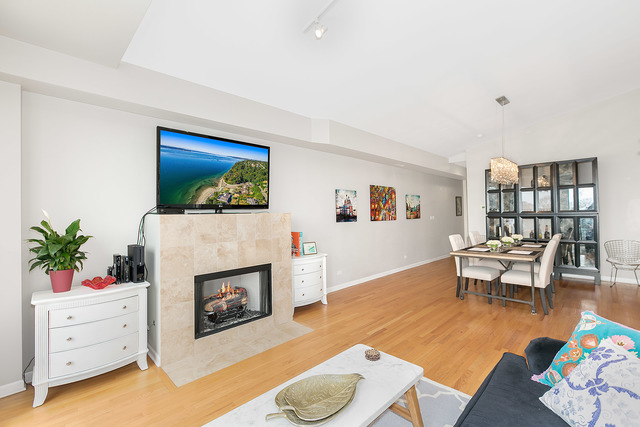 2900 W Shakespeare Ave #4