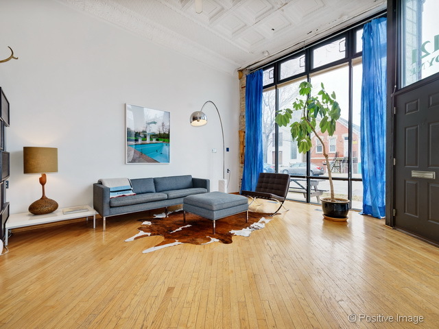 2058 N Wolcott Ave