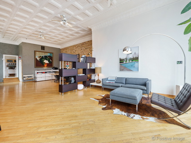 2058 N Wolcott Ave