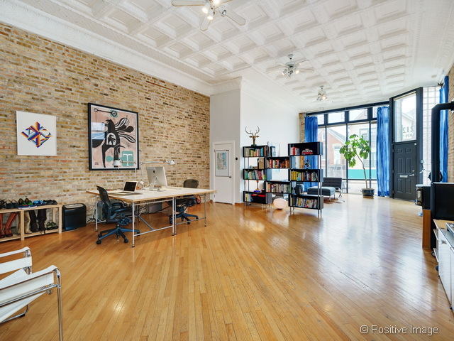 2058 N Wolcott Ave