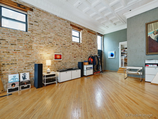 2058 N Wolcott Ave