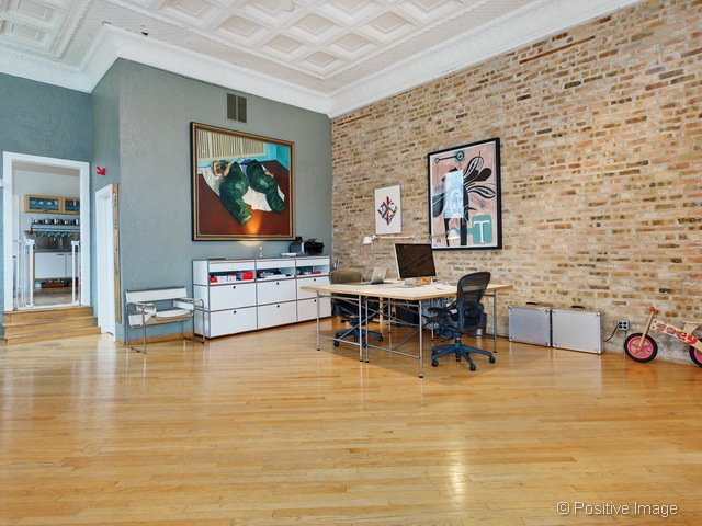 2058 N Wolcott Ave