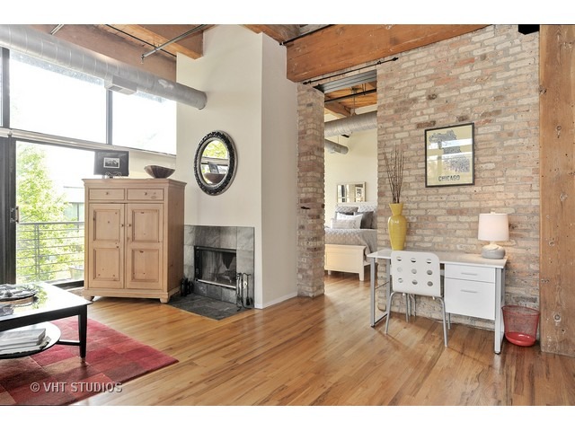 For Sale: 2210 W Wabansia Ave #APT 301 Chicago, IL 60647