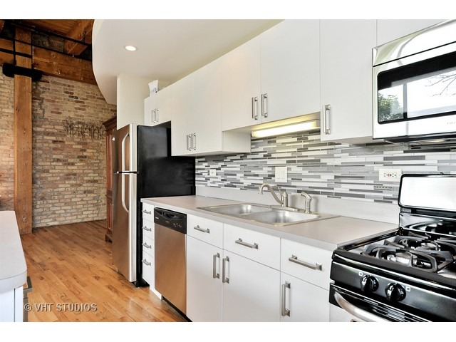 For Sale: 2210 W Wabansia Ave #APT 301 Chicago, IL 60647
