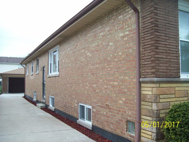 3842 W 83rd Pl