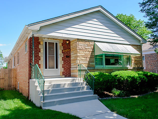 For Sale: 3704 W 81st St Chicago, IL 60652