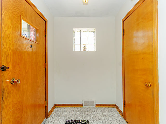 For Sale: 3704 W 81st St Chicago, IL 60652
