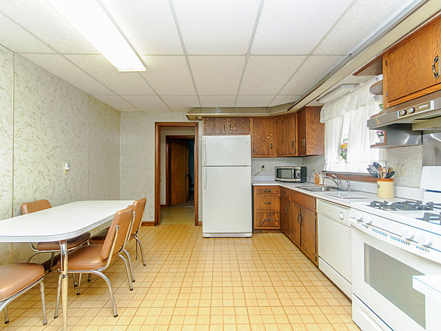 For Sale: 3704 W 81st St Chicago, IL 60652