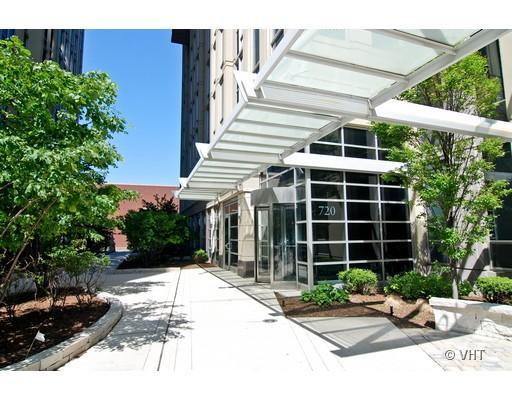 720 N Larrabee St #1504