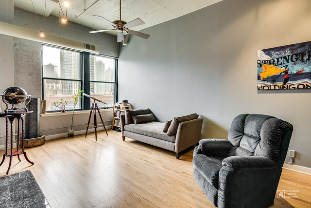 353 W Superior St