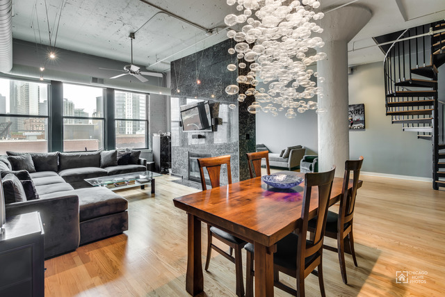 353 W Superior St