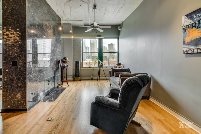 353 W Superior St