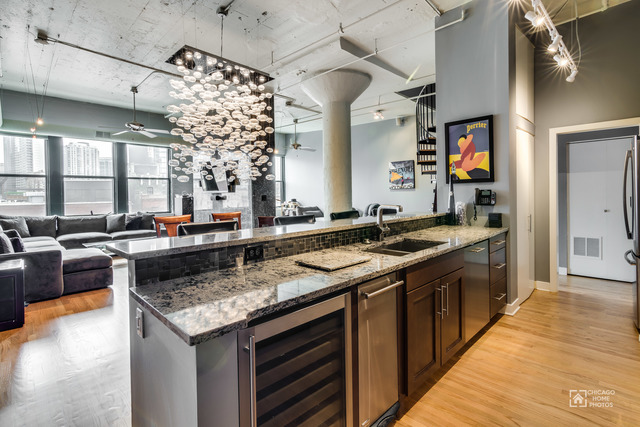 353 W Superior St