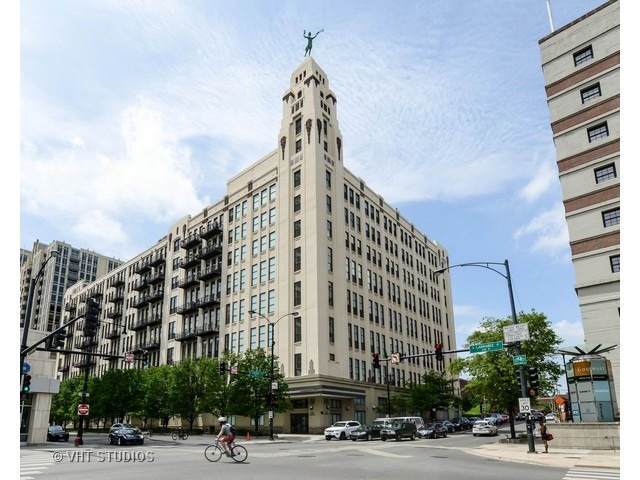 For Sale: 758 N Larrabee St #418 Chicago, IL 60654